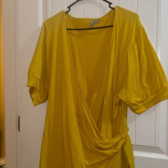 Chic yellow faux Wrap Dress - Picture 5 of 6